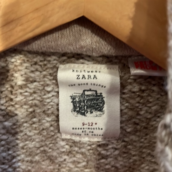 Zara knitwear hooded sweater 9M-12M - Picture 3 of 3
